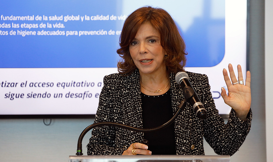 La directora general de la Fundación IDIS, Marta Villanueva, proyecta una red de datos clínicos para la coordinación sanitaria.