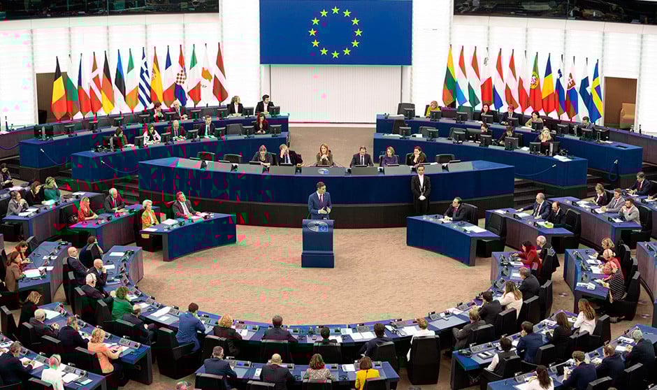 PPE y PSOE fijan sus prioridades en una negociación clave para equilibrar la llegada de nuevos medicamentos, sostenibilidad y autonomía estratégica 