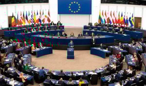 PPE y PSOE fijan sus prioridades en una negociación clave para equilibrar la llegada de nuevos medicamentos, sostenibilidad y autonomía estratégica 