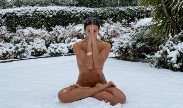 Influencers desnudos en la nieve: "Provocan quemaduras y ampollas"