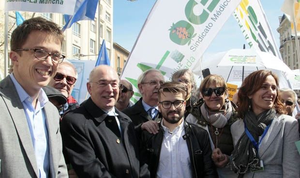  Pedro Gullón, director general de Salud Pública, informará del plan anti-tabaco en el Congreso.