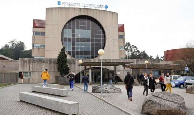 Intentan agredir con un cuchillo a un médico en el Hospital de O Salnés