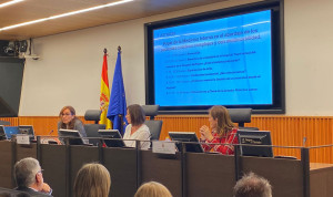  Mónica García, Francina Arengol y Juana Carretero inauguran las I Jornadas de Medicina Interna sobre el abordaje de los pacientes crónicos complejos y con multimorbilidad.