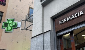 Investigan a un empleado de una farmacia por grabar a compañeras en el baño