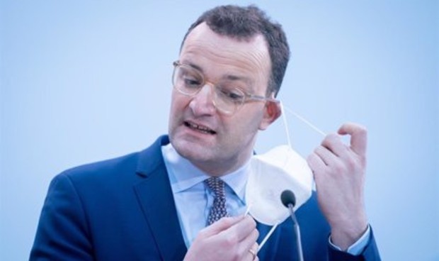 Acusan al ministro de Sanidad de Alemania de 'conflicto de intereses' en la compra de mascarillas