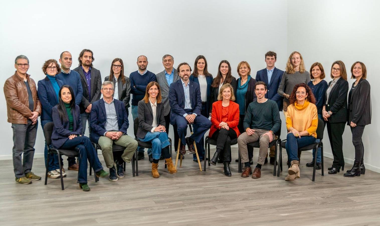 Candidatura de Jordi Casas, con él en el centro de la imagen. La candidatura liderada por Jordi Casas gana las elecciones de los farmacéuticos barceloneses.