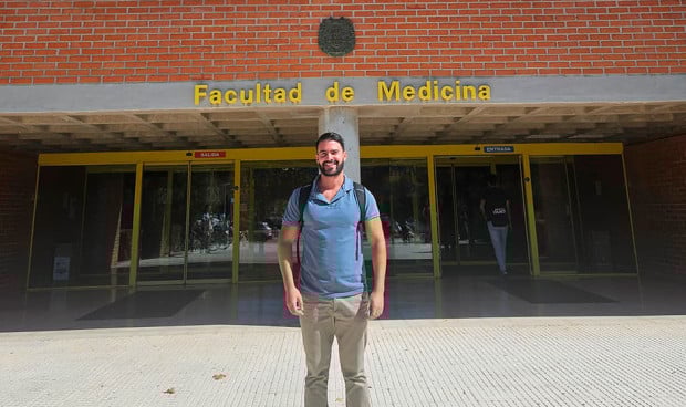 El recién ingresado en la UAH es bioquímico de profesión y llevaba intentando entrar en la carrera desde 2022