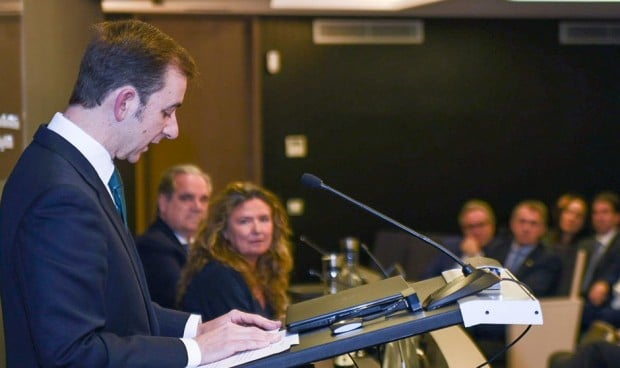 Juan Uriarte en su toma de posesión como presidente del Colegio Oficial de Farmacéuticos de Bizkaia