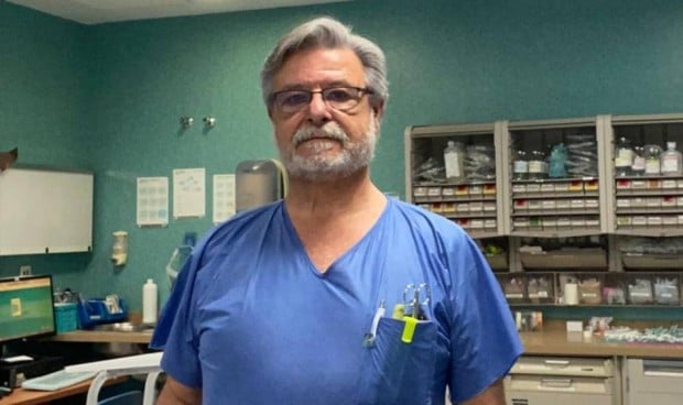 Enfermeros 'obligados' a no jubilarse: "En turno de noche acabo reventado"