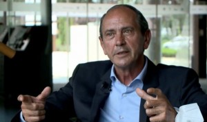 La jubilación del oncólogo médico García Girón se discute en change.org
