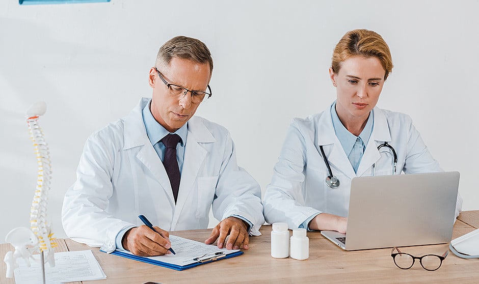 Jubilaciones y temporalidad hunden la "mermada" plantilla de Reumatología