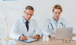 Jubilaciones y temporalidad hunden la "mermada" plantilla de Reumatología