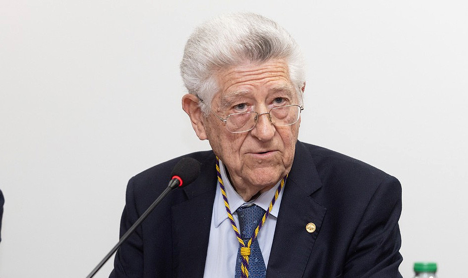 Juan Sebastián López-Arranz, presidente de la Real Academia de Medicina y Cirugía del Principado de Asturias. 