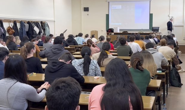 Estudiantes de Medicina y aspirantes al MIR opinan sobre la posibilidad de la creación de una academia MIR pública