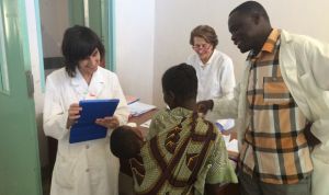 La AEDV premia un proyecto solidario del Hospital de Móstoles en Malawi