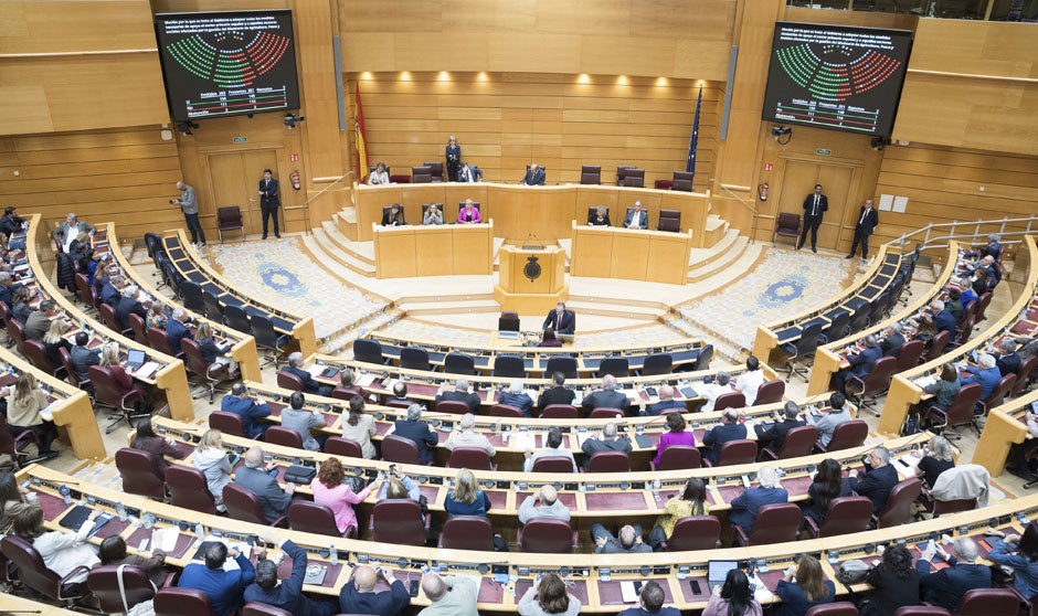 Pleno del Senado, que aprueba la Ley de Agencia de Salud Pública con enmiendas del PP
