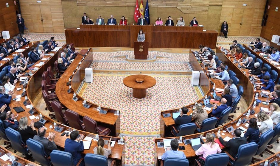 Isabel Díaz Ayuso, presidenta de la Comunidad de Madrid, durante la sesión de investidura.