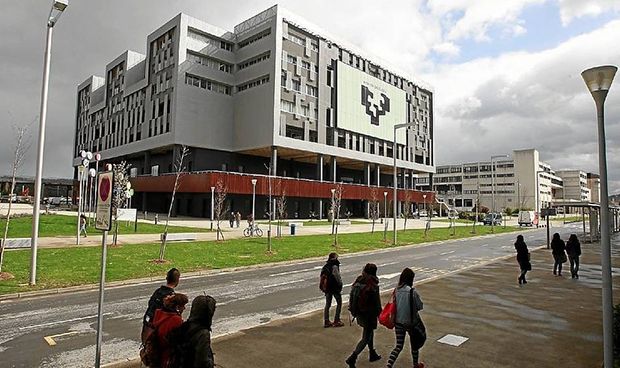  Pedro Gullón, director general de Salud Pública, informará del plan anti-tabaco en el Congreso.