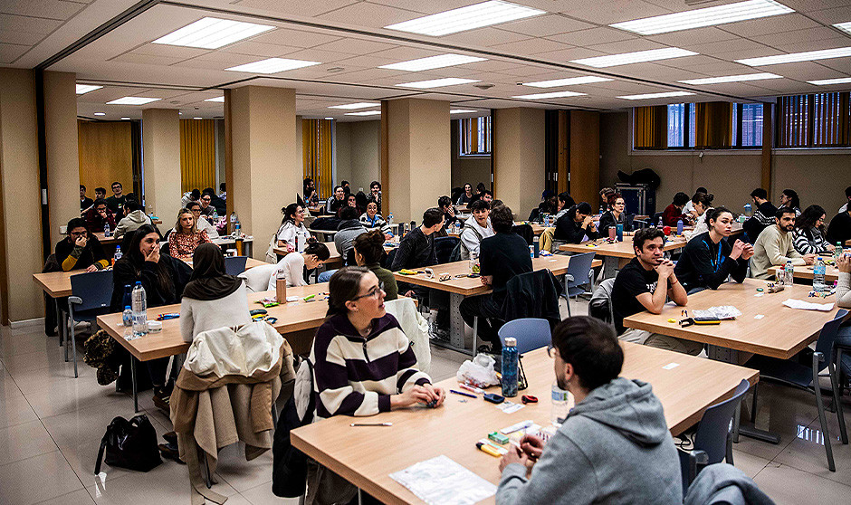 La bibliografía de academias en el examen MIR tuvo "finalidad de orientar"