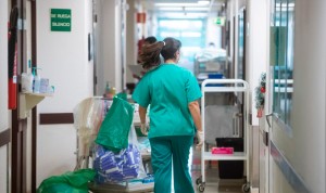La brecha salarial en la sanidad española encadena tres años de crecimiento