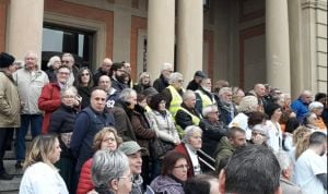 La calle protesta contra el colapso catalán: “La lista de espera mata”