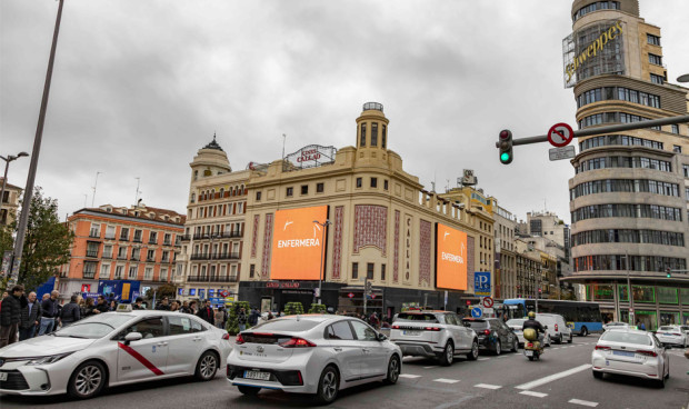 Aspecto de la plaza de Callao de Madrid durante el despliegue de la campaña 'Pregunta a tu enfermera'. 