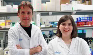 El bioquímico Joaquín Arribas y la oncóloga Irene Braña llevan a cabo un ensayo clínico frente a tumores que representan HER2