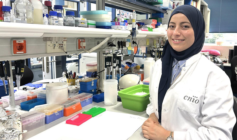 La científica Marwa Mahdouani realiza una estancia posdoctoral en el CNIO