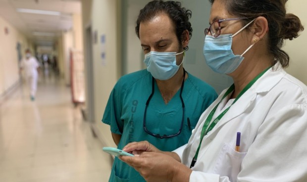 La colegiación de médicos extracomunitarios en España se duplica en un año