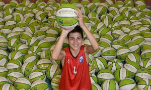 La competición Igualatorio Cantabria de minibasket ya tiene balón oficial