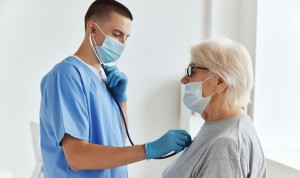 Sanidad implanta el uso de mascarilla en centros sanitarios ante el repunte de infecciones respiratorias