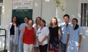 La concejala de Sanidad de Denia visita el consultorio de verano