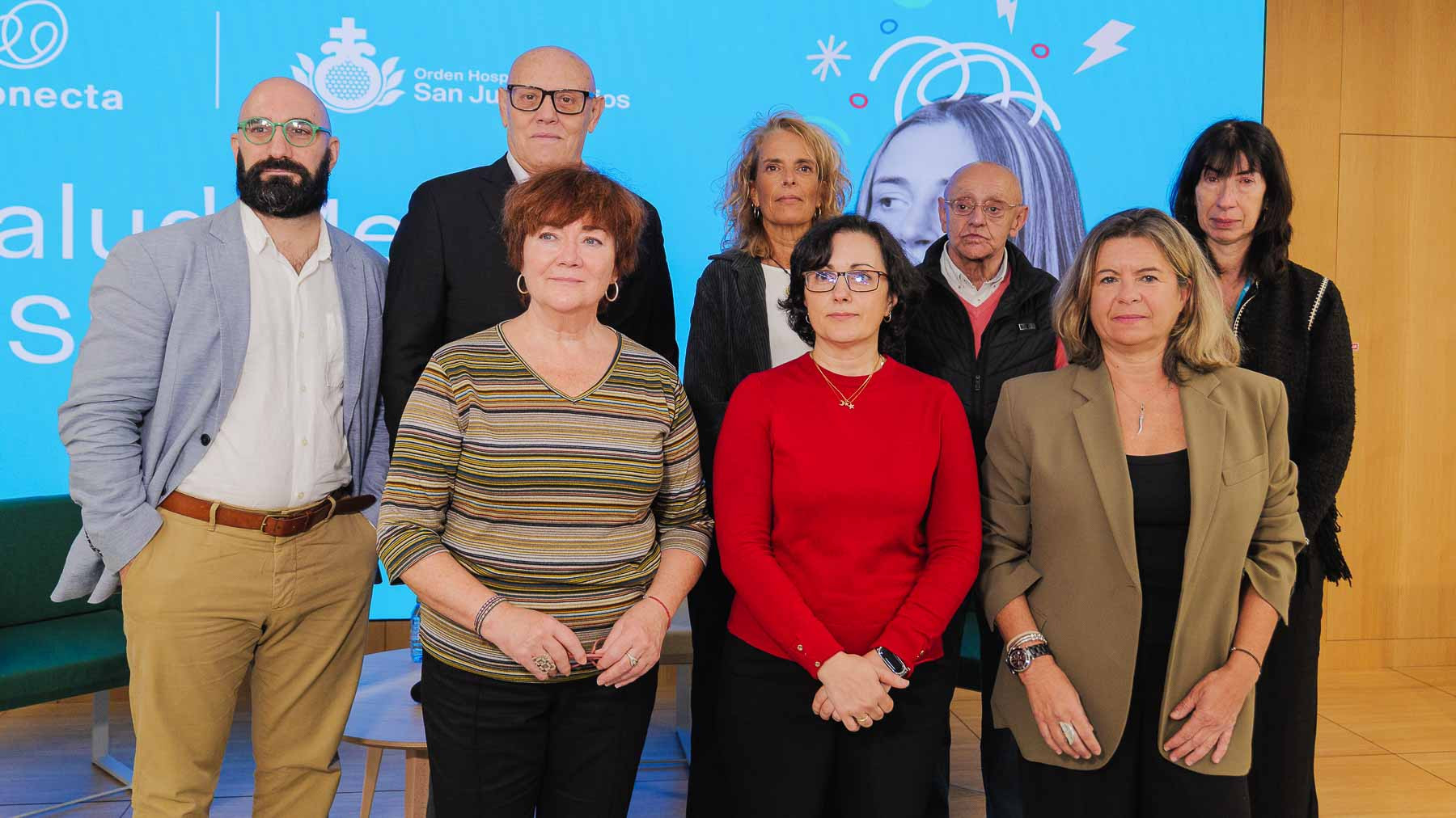 De izquierda a derecha; Juan Manuel Rodilla, Juan José Afonso, Coral Larrosa, Yolanda Osorio, Susana Hernández, Ángel, María Isabel Cebrecos y Elena Urdaneta.