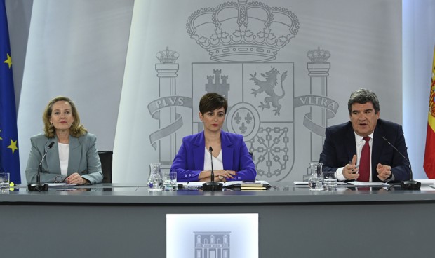 Nadia Calviño, Isabel Rodríguez y José Luis Escrivá comparecen tras el Consejo de Ministros para explicar la reforma de las pensiones.