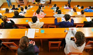 La crisis de los grados de Medicina a deshora inaugura las clases en sábado