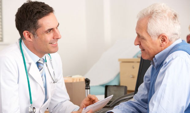 La crisis hace que los españoles vayan una vez menos al año al médico de AP