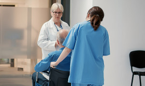 La cronicidad dispara el gasto sanitario: sube a los 55 y vuela en la vejez