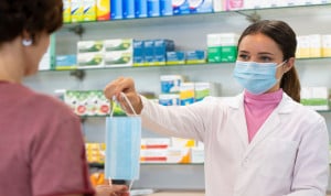 La demanda de mascarillas se dispara un 385% en las farmacias por la gripe