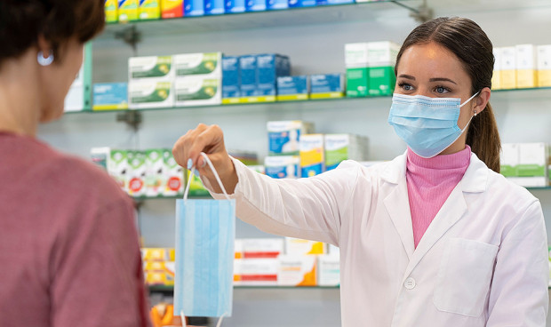 La demanda de mascarillas se dispara un 385% en las farmacias por la gripe