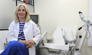 Concha Blasco, ginecóloga, explica cómo tratar el cáncer de ovario. 