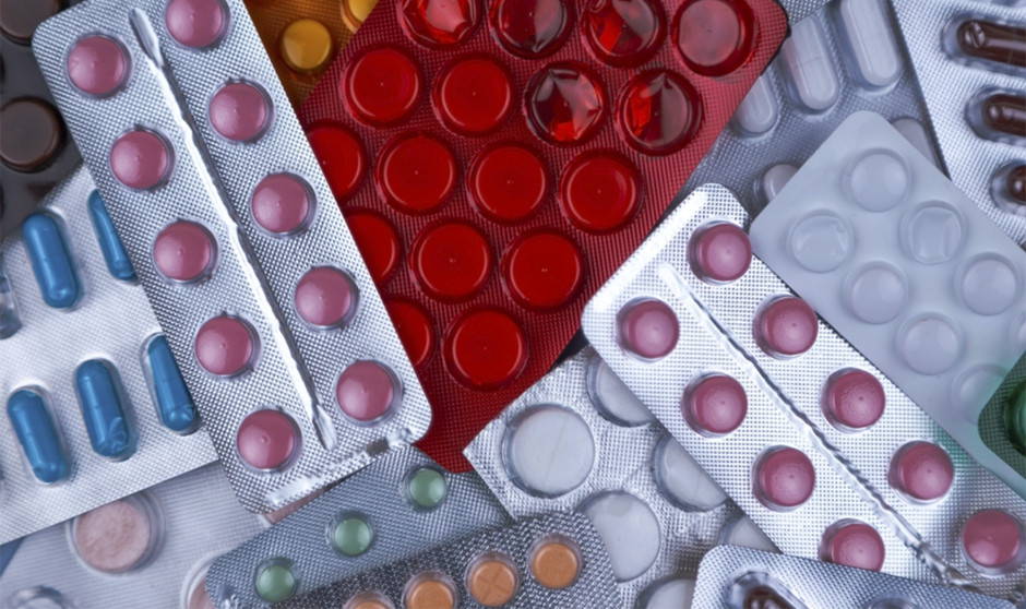 Andalucía detecta una mayor brecha de género en el consumo de medicamentos: un 14,7% más de mujeres que de hombres