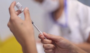 La efectividad de la cuarta dosis de vacuna covid dura menos que la tercera