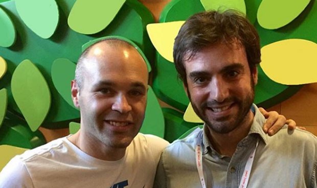 La emotiva despedida de Andrés Iniesta al pediatra Capitán Optimista