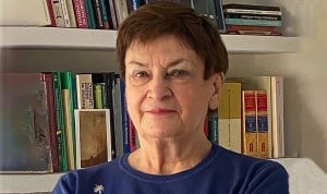 La enfermera María Paz Mompart García, doctora honoris causa por la Universidad de Alicante.