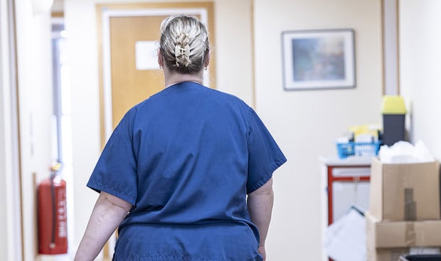 ¿Es viable estudiar Enfermería con 53 años? Una enfermera demuestra que sí, y, encima, pretende entrar a Medicina cuando cumpla 60. 