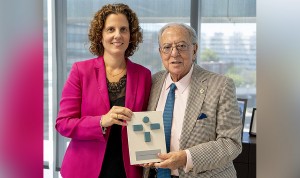 Paola Galbany, presidenta del Colegio de Enfermeras y Enfermeros de Barcelona (COIB); y Diego Murillo, presidente de AMA.