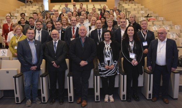 Foto de familia de la Cumbre de la Federación Europea de Asociaciones de Enfermeras, celebrada en la sede del CGE.