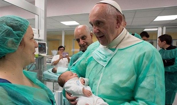 La entrañable visita sorpresa del Papa a un hospital pediátrico
