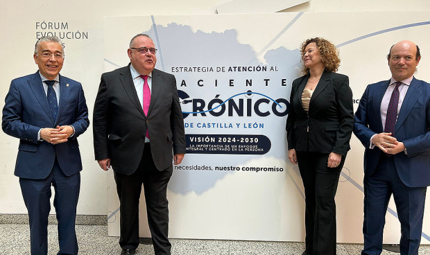 Presentación de la nueva Estrategia de Atención al Paciente Crónico con el consejero de Sanidad, Alejandro Vázquez.