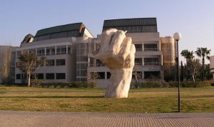 La facultad de Alicante pone en 'jaque' las prácticas clínicas valencianas